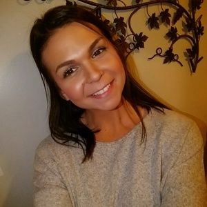 Meet your Posher, Caitlin